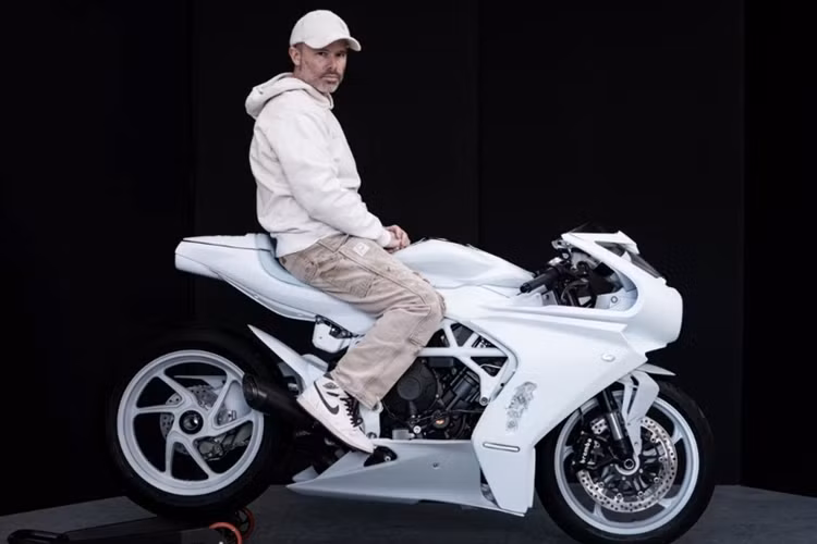 Ngoài ngoại hình, mẫu Superveloce Arsham vẫn sở hữu các thông số kỹ thuật và động cơ tương tự Superveloce bản tiêu chuẩn.