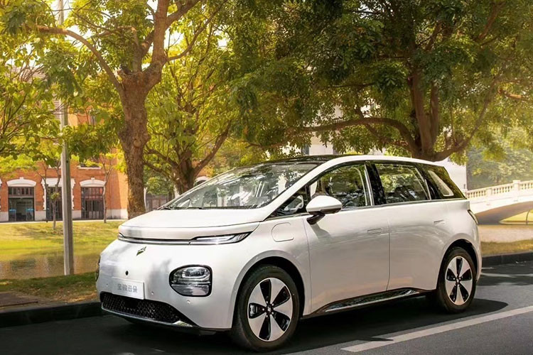 Pin lithium iron phosphate được sử dụng đến từ Liuzhou Huating New Energy Technology Co., Ltd. Baojun Yunduo sẽ ra mắt vào tháng 8/2023, với khoảng giá 150.000 nhân dân tệ, tương đương 500 triệu đồng, hứa hẹn sẽ nhận được nhiều sự quan tâm.