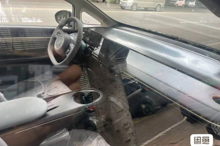 Vào ngày 6/7/2023, Baojun, thương hiệu con của liên doanh SAIC-GM-Wuling thành lập đã tung hình ảnh chính thức về nội thất Baojun Yunduo 2023 mới, một chiếc ôtô điện nhỏ gọn hướng đến các khách hàng trẻ và cả trung niên với thiết kế rất lôi cuốn.