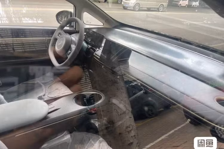 Vào ngày 6/7/2023, Baojun, thương hiệu con của liên doanh SAIC-GM-Wuling thành lập đã tung hình ảnh chính thức về nội thất Baojun Yunduo 2023 mới, một chiếc ôtô điện nhỏ gọn hướng đến các khách hàng trẻ và cả trung niên với thiết kế rất lôi cuốn.