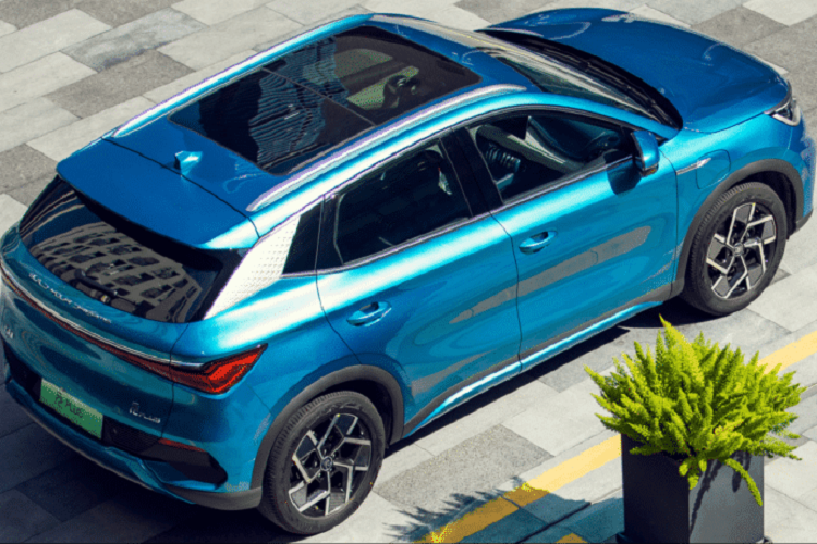 Hiện BYD Atto 3 đã có mặt tại các đại lý và hứa hẹn sẽ đến tay các khách hàng Vương quốc Anh với việc giao hàng dự kiến bắt đầu từ ngày 15 tháng 3. Trong đó, BYD Atto 3 sẽ có đến 3 phiên bản tại Anh,đầu tiên là Active có giá bán 36.490 bảng anh (tương đương 1,02 tỷ đồng), Comfort có giá 36.990 bảng anh (tương đương 1,04 tỷ đồng) và sau cùng là bản Design giá lên đến 38.990 bảng anh (tương đương 1,09 tỷ đồng).