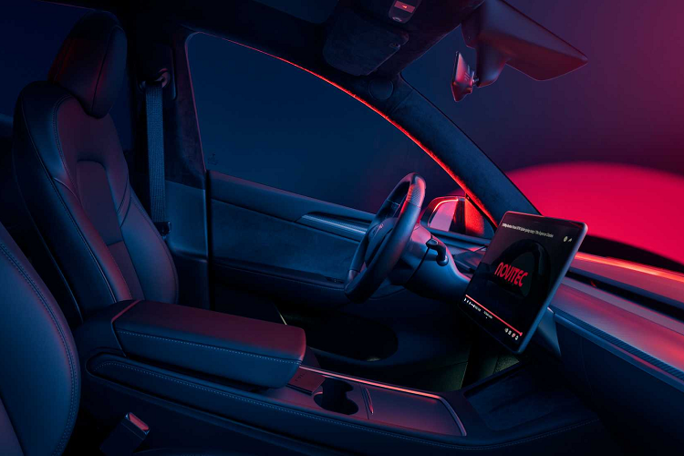 Hãng độ Novitec cho biết bộ mâm mới không chỉ mang đến cho Model Y một diện mạo mạnh mẽ hơn mà còn đem lại cảm giác xử lý nhạy bén hơn cho chiếc Crossover, nhờ hiệu quả khí động học tốt hơn rõ rệt.