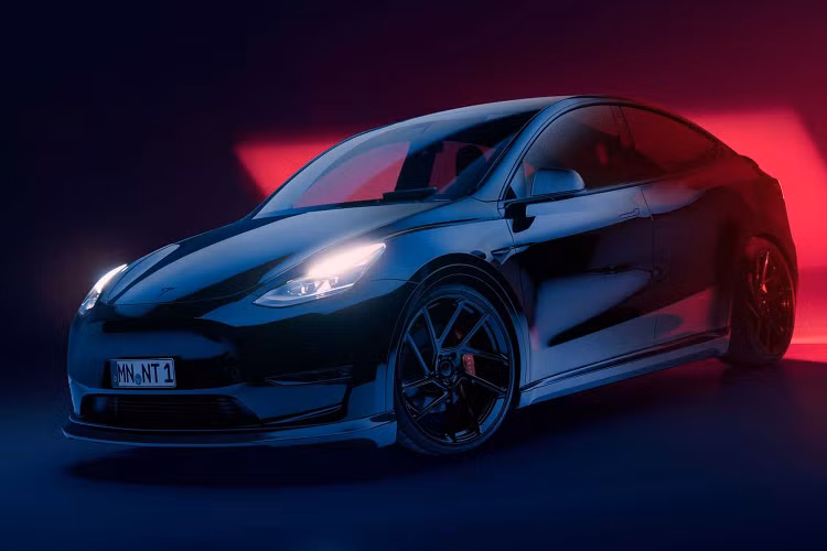Cũng giống như các mẫu xe điện còn lại của Tesla, mẫu xe Tesla Model Y độ Novitec nhận được các chi tiết bổ sung hoàn toàn bằng sợi carbon bao gồm cánh gió trước giúp giảm lực nâng trục trước ở tốc độ cao.