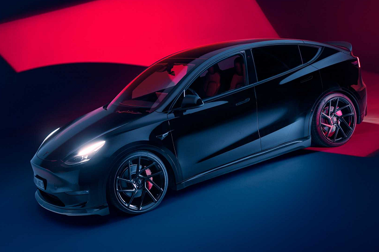 Các tinh chỉnh ở ngoại thất trên chiếc sedan điện tinh tế hơn một chút so với Model Y. Novitec cũng cho biết họ cung cấp các tùy chọn tùy chỉnh khác nhau cho nội thất của chiếc Crossover chạy bằng pin.