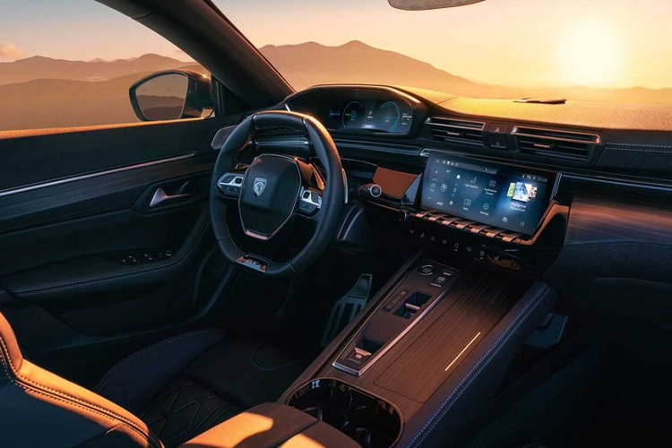 Mẫu xe sedan Peugeot 508 2024 cung cấp một danh sách phong phú phiên bản động cơ cho người dùng lựa chọn. Tùy chọn thứ nhất là động cơ xăng 3 xi-lanh, dung tích 1.2L với công suất tối đa 128 mã lực như cũ. Thứ hai là động cơ diesel 4 xi-lanh, dung tích 1.5L với công suất tương tự. Cả hai động cơ đều kết hợp với hộp số tự động 8 cấp và hệ dẫn động cầu trước.