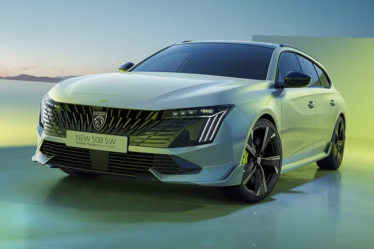 Mức giá xe Peugeot 508 2024 chưa công bố, xe dự kiến có mặt tại các đại lý vào tháng 6 năm nay. Xe cạnh tranh trong phân khúc sedan bình dân cỡ D, cùng với Toyota Camry, Mazda6 và Honda Accord.