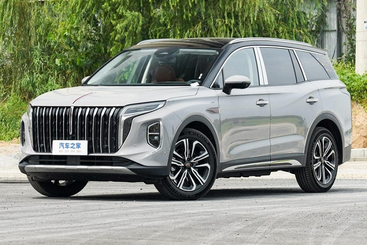 Vào ngày 1/8/2023, Hồng Kỳ đã chính thức thông tin về việc ra mắt mẫu xe HS7 thông qua việc mở bán trước đã bắt đầu diễn ra. Lần này, Hồng Kỳ HS7 thế hệ mới có tổng cộng 4 mẫu cấu hình sẽ được tung ra. Giá xe Hồng Kỳ HS7 2023 từ 259.800 nhân dân tệ đến 335.800 nhân dân tệ (tương đương 845 triệu đồng đến 1,09 tỷ đồng).