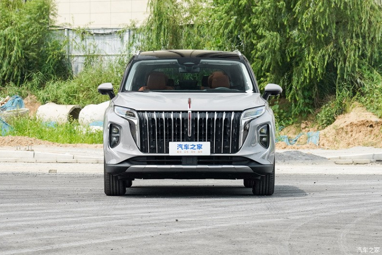 Tại triển lãm ôtô Thượng Hải 2023 diễn ra trong tháng 4/2023, đã có nhiều sự bất ngờ, cũng như thú vị cho khách tham quan với hàng trăm mẫu xe được trưng bày, gần phân nửa số này là xe mới, 1 trong số đó, Hồng Kỳ HS7 hoàn toàn mới đã chính thức được vén màn.