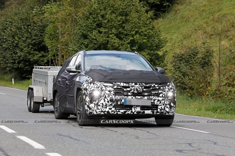 Mới đây, phiên bản nâng cấp giữa vòng đời của Hyundai Tucson 2024 mới đã bị bắt gặp khi đang chạy thử nghiệm tại Bắc Mỹ. Dù được ngụy trang kỹ lưỡng nhưng chiếc xe vẫn để lộ ra nhiều điểm đáng tiền.