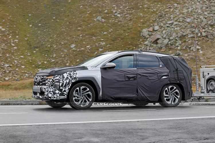 Mẫu crossover Hàn Quốc này hiện được cung cấp với nhiều tùy chọn động cơ khác nhau, bao gồm 2.5L 4 xy-lanh 187 mã lực, 1.6L hybrid 226 mã lực, 2.5L tăng áp 290 mã lực và PHEV 261 mã lực.