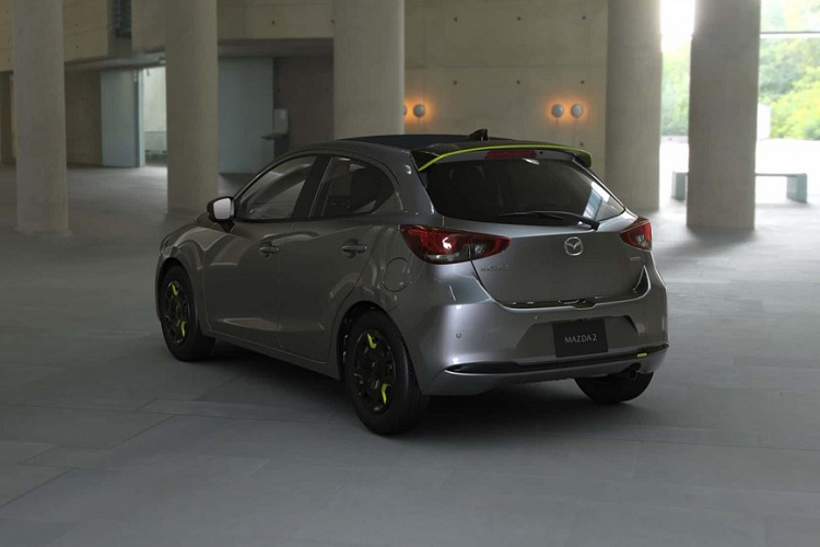 Là trang bị tùy chọn cho các phiên bản BD và XD BD, gói thiết kế này bổ sung những chi tiết màu vàng chanh cho lưới tản nhiệt, vành la-zăng và cánh gió sau cho xe. Hãng Mazda khuyên người dùng nên kết hợp gói Sci-Fi với màu sơn xám Machine Gray Premium Metallic hoặc đen Jet Black Mica để làm nổi bật những chi tiết màu vàng chanh.