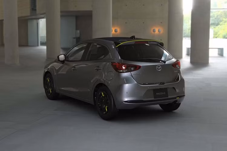 Là trang bị tùy chọn cho các phiên bản BD và XD BD, gói thiết kế này bổ sung những chi tiết màu vàng chanh cho lưới tản nhiệt, vành la-zăng và cánh gió sau cho xe. Hãng Mazda khuyên người dùng nên kết hợp gói Sci-Fi với màu sơn xám Machine Gray Premium Metallic hoặc đen Jet Black Mica để làm nổi bật những chi tiết màu vàng chanh.