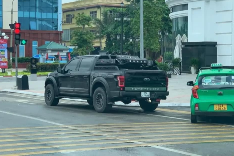 Lý do cho việc Ram 1500 TRX có giá đắt đỏ chính là bơm sức mạnh cho mẫu siêu bán tải được mệnh danh là nhanh nhất thế giới là trái tim Hemi xăng V8, siêu nạp, dung tích 6.2 lít với công suất tối đa 702 mã lực.