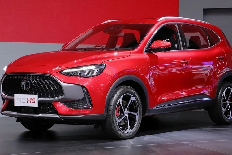 Cụ thể, một số nhân viên kinh doanh cho hay, mẫu xe SUV MG HS 2023 dự kiến tung ra thị trường Việt Nam vào tháng 8 tới, với 2 phiên bản Trophy và Sport. Xe có giá bán dự kiến từ 750-900 triệu đồng. Đối thủ cạnh tranh của MG HS 2023 tại Việt Nam có Mazda CX-5, Hyundai Tucson, Kia Sportage và mẫu Haval H6 vừa ra mắt.
