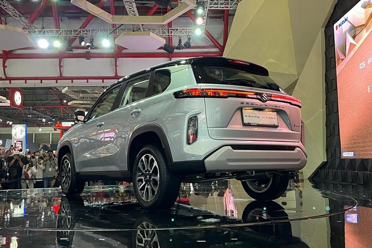 Theo hãng Suzuki, mẫu SUV cỡ B này sẽ được bán ở 60 thị trường trên toàn cầu, bao gồm cả khu vực Đông Nam Á. Hiện chưa rõ liệu hãng Suzuki có đưa mẫu SUV cỡ B này đến với thị trường Việt Nam hay không.