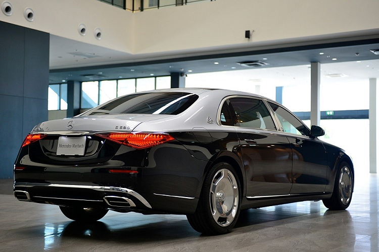 Mercedes-Maybach S580e 2024 siêu sang sẽ được lắp ráp tại Thái Lan. Đây là mẫu xe Mercedes-Maybach đầu tiên được sản xuất ở đất nước Đông Nam Á này. Tại thị trường Thái Lan, giá xe Mercedes-Maybach S580e 2024 khởi điểm từ 9,88 triệu Baht (khoảng 6,688 tỷ đồng). Như vậy, xe thậm chí còn rẻ hơn ở Trung Quốc (2,016 triệu Nhân dân tệ, tương đương 6,711 tỷ đồng).