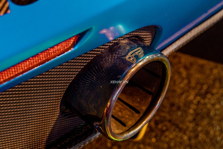 Cuối cùng là công đoạn lắp đặt bộ racechip Novitec N-Tronic có khả năng giải phóng toàn bộ sức mạnh từ khối động cơ V8 tăng áp kép trên dòng xe 488 GTB.