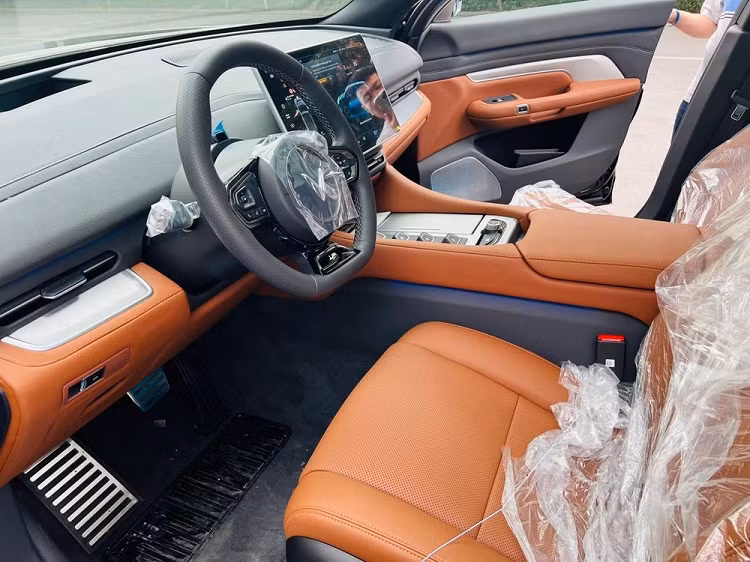 Ly do Vinfast VF9 su dung vo lang cua VF8, dai dien hang noi gi?-Hinh-2