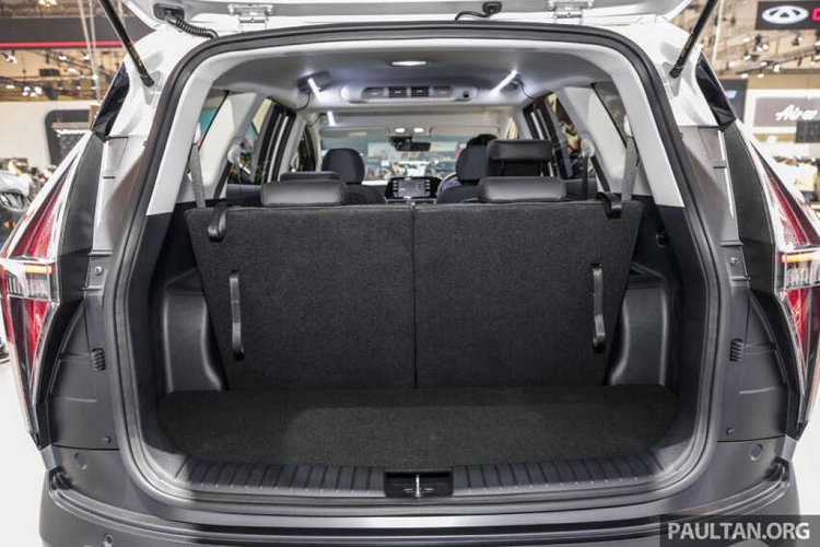 Sức mạnh được truyền tới các bánh trước thông qua hộp số biến thiên thông minh – IVT, là tên của Hyundai đặt cho CVT. Gói an toàn SmartSense ADAS của thương hiệu vẫn xuất hiện trên Stargazer X.