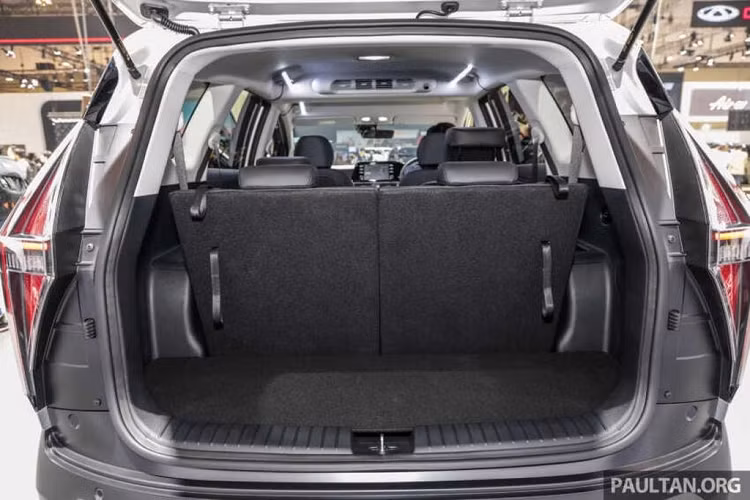 Sức mạnh được truyền tới các bánh trước thông qua hộp số biến thiên thông minh – IVT, là tên của Hyundai đặt cho CVT. Gói an toàn SmartSense ADAS của thương hiệu vẫn xuất hiện trên Stargazer X.