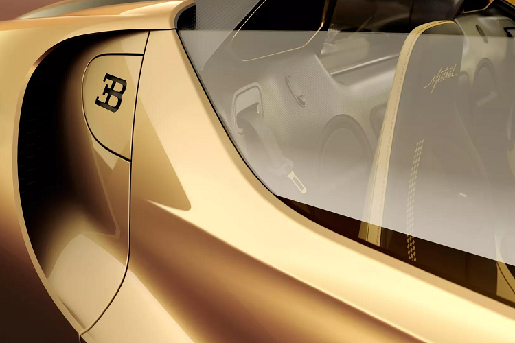 Dự kiến phải đến đầu năm 2024 thì hãng mới bắt đầu quá trình giao xe cho những khách hàng đầu tiên. Một siêu phẩm độc đáo và đắt tiền như vậy hoàn toàn phù hợp để bổ sung thêm các thành phần cá nhân hóa thông qua chương trình Bugatti Sur Mesure.