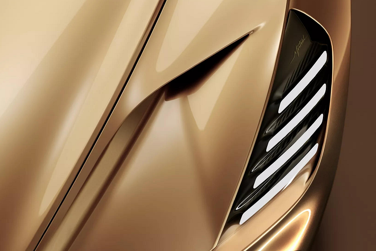 Ngoại và nội thất sang chảnh cũng chính là những gì hãng xe Pháp muốn phô diễn ở chiếc Mistral được sơn vàng này. Hiện chưa rõ đây là một bản xe thử nghiệm nội bộ hay chính là một trong những chiếc xe hoàn thiện để giao cho khách mua.