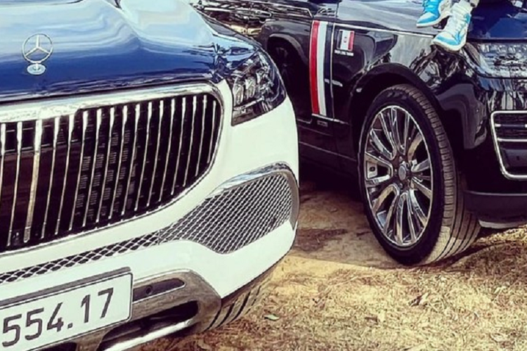 SUV hạng sang Range Rover SVAutobiography mới được Minh Nhựa thay đổi màu sơn ở ngoại thất được trang bị khối động cơ "khủng" V8, dung tích 5.0 lít, siêu nạp, sản sinh ra công suất tối đa 565 mã lực và mô-men xoắn cực đại lên đến 700 Nm.