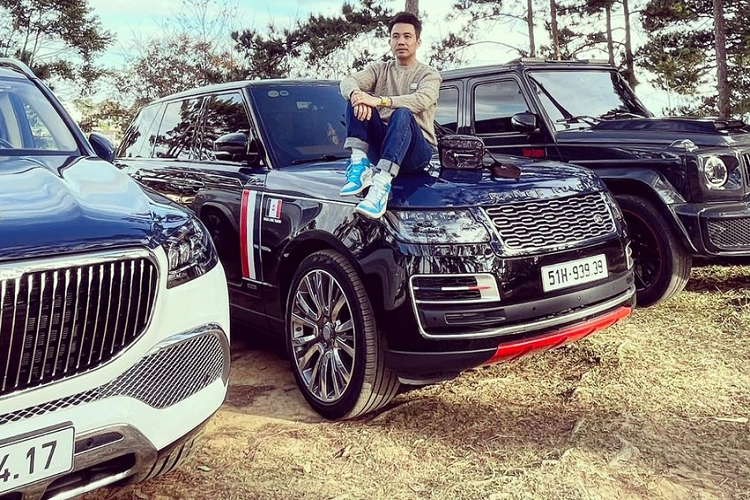 Trong khi chờ bàn giao xe McLaren Elva, Minh Nhựa đang rất vui vẻ để trải nghiệm dàn xe siêu sang và SUV mà mình đã mua sắm trong năm ngoái. Trong đó, nhiều người từng biết chiếc Mercedes-AMG G63 Edition One của Minh Nhựa trong 3 năm qua nhưng đến nay, đã có thông tin đại gia này mê 1 chiếc SUV rất đắt đỏ và biển số đẹp,