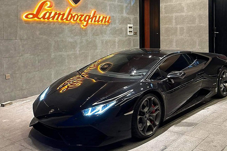 Số lượng siêu xe Lamborghini Huracan tại Việt Nam đã trên 20 chiếc với đa phần là biến thể LP610-4, ngoài ra còn có 2 xe LP580-2 bản dẫn động cầu sau, Huracan EVO với 1 xe bản tiêu chuẩn, 1 xe bản 2 cầu RWD, và ngoài ra còn có Huracan STO.