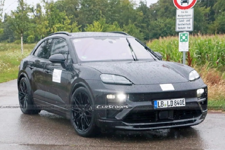 Nắp capo cũng được thiết kế theo kiểu truyền thống chứ không còn theo kiểu vỏ sò. Xe có tay nắm cửa dạng ẩn - đặc trưng của các mẫu xe điện hiện nay.