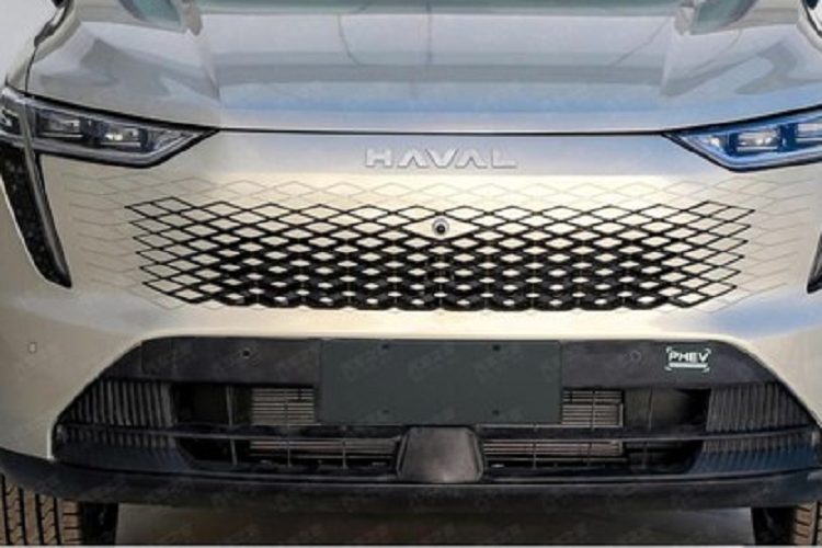 Chiếc xe Haval B07 mới sẽ được cung cấp sức mạnh từ hệ thống plug-in hybrid bao gồm động cơ hút khí tự nhiên 1,5 lít hoặc động cơ tăng áp 1,5 lít đi cùng một động cơ điện, công suất tối đa dự kiến lần lượt là 114 mã lực và 152 mã lực.