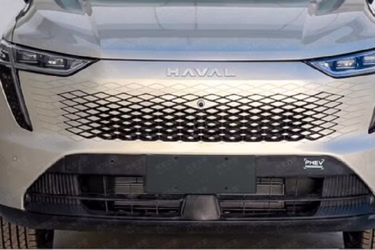 Chiếc xe Haval B07 mới sẽ được cung cấp sức mạnh từ hệ thống plug-in hybrid bao gồm động cơ hút khí tự nhiên 1,5 lít hoặc động cơ tăng áp 1,5 lít đi cùng một động cơ điện, công suất tối đa dự kiến lần lượt là 114 mã lực và 152 mã lực.