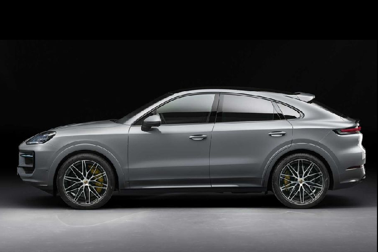 Trong khi đó, động cơ V8 tăng áp kép của Porsche Cayenne Turbo GT cho công suất 650 mã lực, tăng 19 mã lực so với đời cũ. Với sức mạnh này, Cayenne Turbo GT có khả năng tăng tốc 0-100 km/h chỉ trong 3,1 giây trước khi đạt tốc độ tối đa 304 km/h.