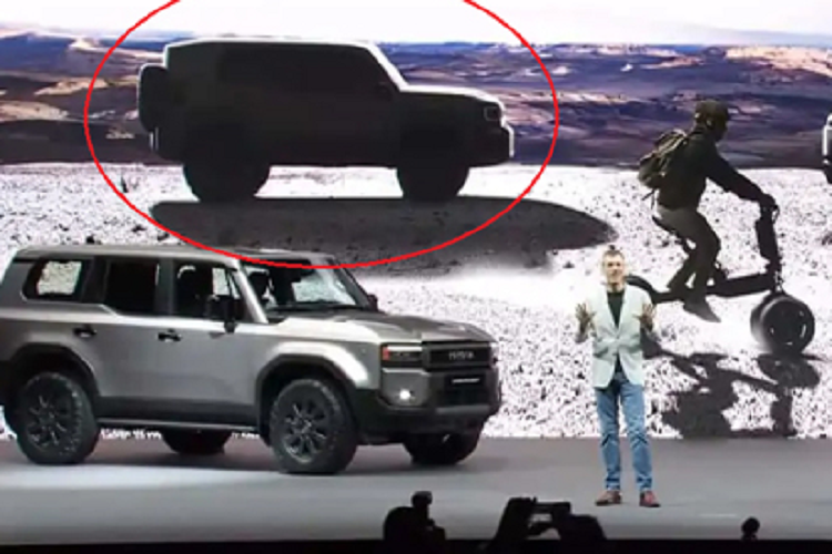 Dự kiến, mẫu SUV việt dã cỡ nhỏ này sẽ sở hữu chiều dài khoảng 4.490 mm, chiều rộng 1.800 mm và chiều cao 1.850 mm. Cũng theo tờ Bestcarweb, Toyota Land Hopper sẽ có nhiều tùy chọn động cơ. Rất có thể xe sẽ dùng chung động cơ 4 xi-lanh, dung tích 1.8L và hệ truyền động hybrid với máy xăng 2.0L của Toyota Corolla Cross.