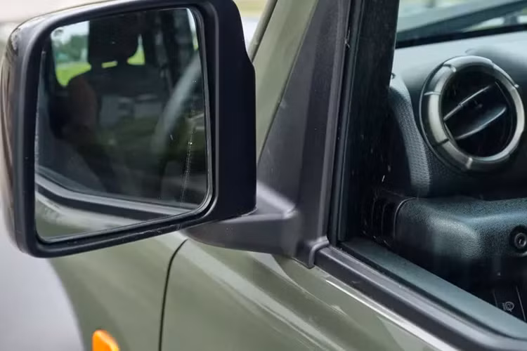 Hãng xe Nhật Bản không định hướng Jimny là sản phẩm dành cho số đông. Thực tế, mẫu xe này chỉ được mở bán tại các thị trường với số lượng có hạn, Việt Nam cũng không ngoại lệ.