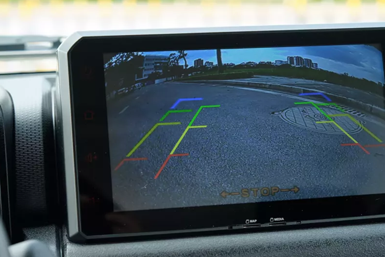 Với bán kính quay đầu chỉ 4,8m cùng kích thước nhỏ gọn, mẫu xe việt dã cỡ nhỏ này vẫn có khả năng di chuyển linh hoạt trong đô thị. Còn về khả năng off-road, do chưa có điều kiện trải nghiệm kỹ nên chúng tôi sẽ không đánh giá chi tiết.