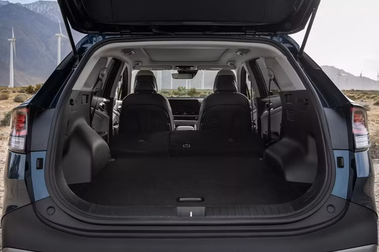 Trong khi đó, phiên bản cao cấp sẽ được trang bị thêm hệ thống hỗ trợ lái xe trên đường cao tốc, kiểm soát hành trình thích ứng, cảnh báo điểm mù, cảnh báo phương tiện cắt ngang phía sau, cảnh báo người ngồi sau mở cửa thiếu an toàn, hỗ trợ đỗ xe thông minh từ xa, màn hình quan sát điểm mù và màn hình quan sát xung quanh.