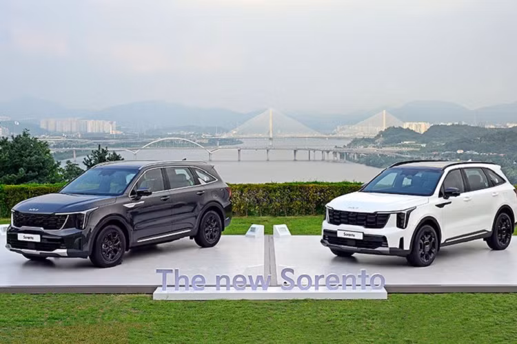 Kia Sorento 2024 tu 623 trieu dong, dat ngang ngua Hyundai SantaFe moi