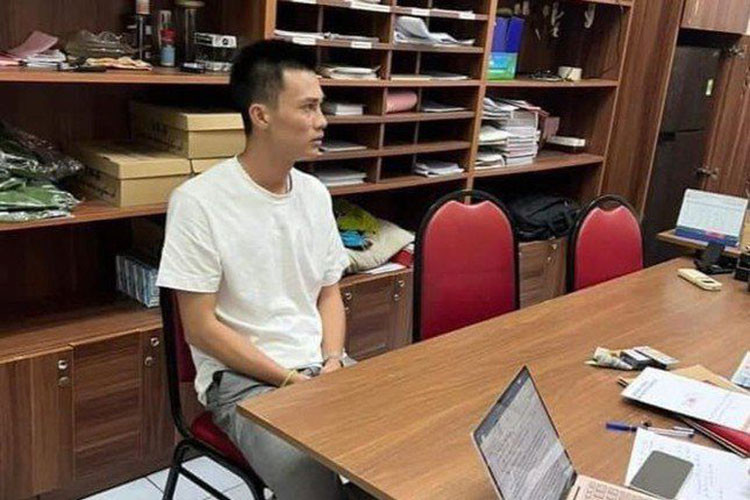 Mới đây, Phòng Cảnh sát hình sự (PC02) Công an TP HCM đã tạm giữ Phan Công Khanh để điều tra về hành vi Lạm dụng tín nhiệm chiếm đoạt tài sản. Hành vi cụ thể vẫn chưa được cơ quan chức năng công bố.