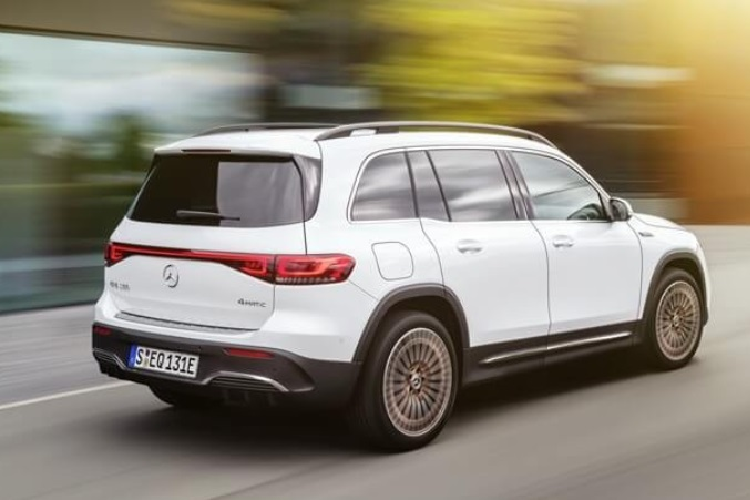 Mức giá xe Mercedes-Benz EQB 250 được bán tại Việt Nam được công bố là 2,289 tỷ đồng. Đây được xem như là biến thể chạy điện của mẫu xe GLB đang được phân phối.