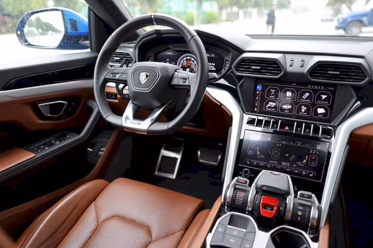 Với luật định danh biển số xe được ban hành từ ngày 15/8/2023, đại gia Hải Phòng vẫn sẽ được giữ lại bộ đôi biển "thần tài kép" này sau khi bán xe và có thể yêu cầu cấp đăng ký mới khi mua 1 chiếc xe nào đó.