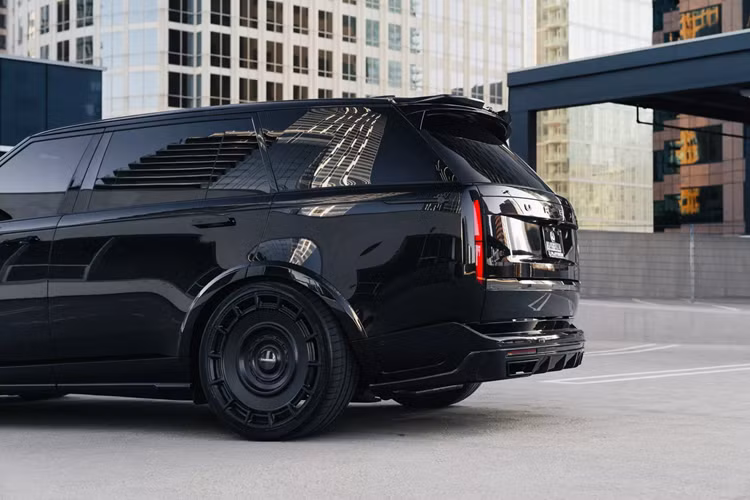 Tất cả các trang bị này được làm thủ công tại Anh và hầu hết đều được bán hình thức gói độ hoàn thiện. Milltek là nhà phân phối độc quyền của Urban Automotive tại Mỹ và cả hai đều hào hứng với sự hợp tác này.