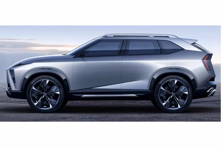 Trong khi đó bên dưới lưới tản nhiệt là một tấm ốp gầm màu bạc, làm tăng thêm tính chất chắc chắn của chiếc SUV.