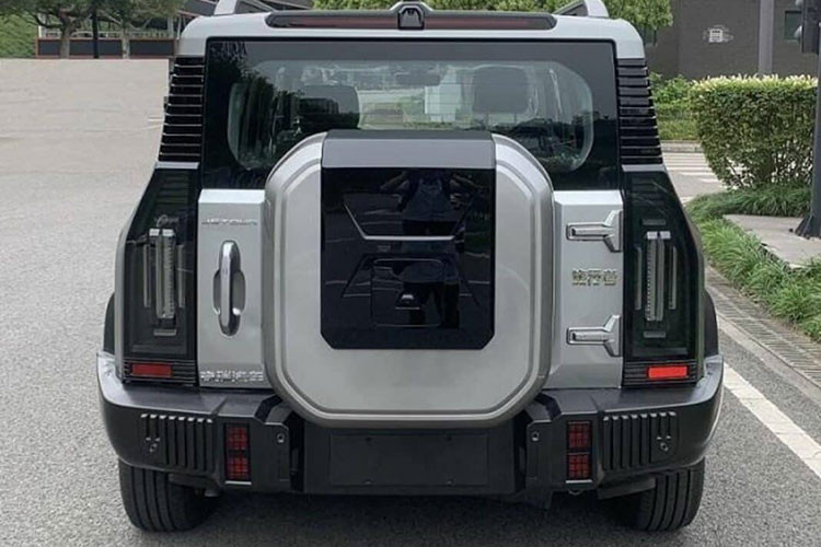 Traveler sẽ có sẵn với hệ truyền động ICE (xăng) và PHEV (xăng kết hợp điện). Sẽ có hai tùy chọn với động cơ xăng đó chính là 1.6T đi kèm hộp số ly hợp kép 7 cấp và hộp số tự động 8 cấp dành cho bản 2.0T+. Động cơ 2.0T có công suất cực đại 251 mã lực và mô-men xoắn cực đại 390 Nm.