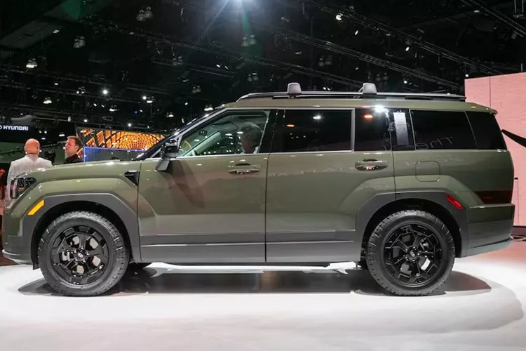 Các hệ thống khác bao gồm Hỗ trợ giới hạn tốc độ thông minh, Hỗ trợ tránh va chạm với phương tiện cắt ngang phía sau, Hỗ trợ đỗ xe thông minh từ xa, Hỗ trợ mở cửa an toàn và Màn hình quan sát xung quanh.