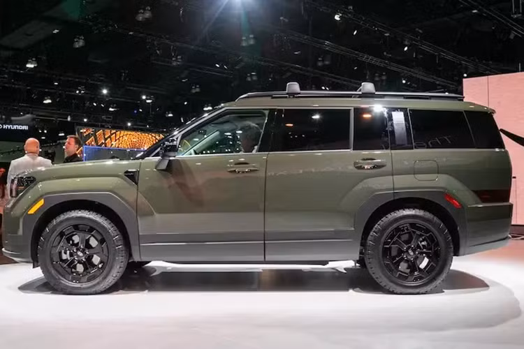 Các hệ thống khác bao gồm Hỗ trợ giới hạn tốc độ thông minh, Hỗ trợ tránh va chạm với phương tiện cắt ngang phía sau, Hỗ trợ đỗ xe thông minh từ xa, Hỗ trợ mở cửa an toàn và Màn hình quan sát xung quanh.