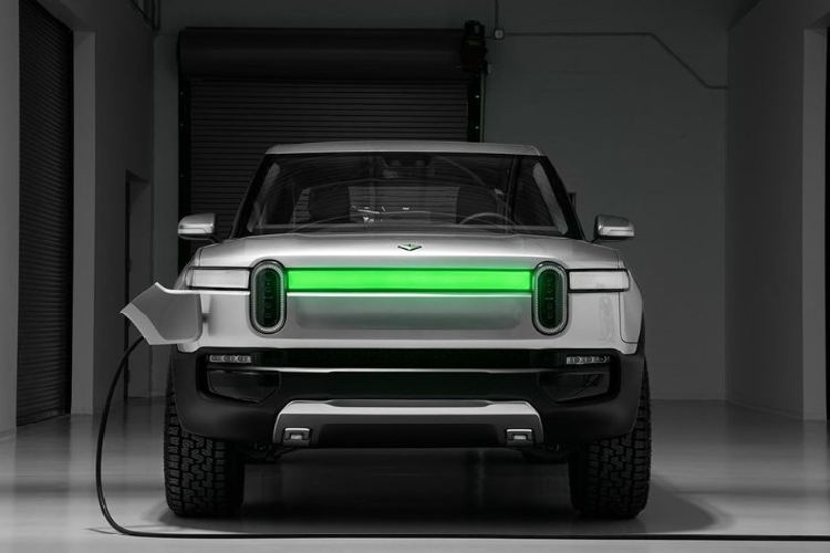 Theo hãng xe Mỹ chia sẻ, để đảm bảo cho động cơ điện hoạt động tốt, tính năng quay 360 độ chỉ có thể hoạt động trên những cung đường lầy và rải sỏi, không nên thử trên đường nhựa bằng phẳng vì có độ ma sát cao.