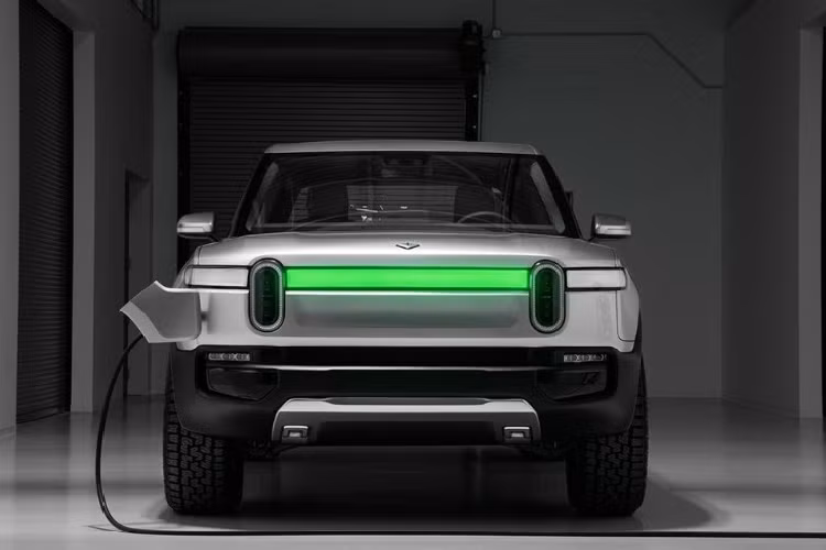 Theo hãng xe Mỹ chia sẻ, để đảm bảo cho động cơ điện hoạt động tốt, tính năng quay 360 độ chỉ có thể hoạt động trên những cung đường lầy và rải sỏi, không nên thử trên đường nhựa bằng phẳng vì có độ ma sát cao.