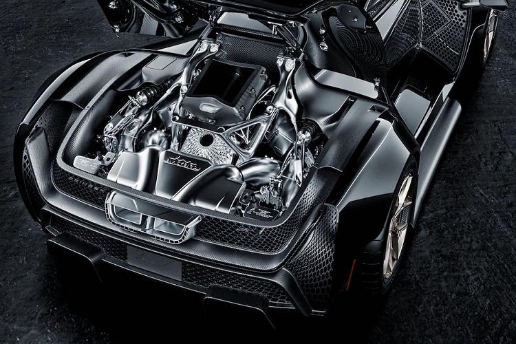 Sức mạnh của Czinger 21C sản sinh công suất 1.250 mã lực từ khối động cơ V8 2.9l lít tăng áp kép cùng cặp mô-tơ điện. Trong khi đó, phiên bản Blackbird Edition 21C được tinh chỉnh tăng thêm 100 mã lực, tổng công suất hệ thống mới đạt 1.350 mã lực cùng hệ dẫn động bốn bánh.