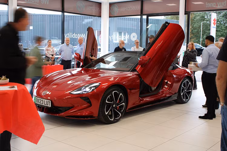 Hiện giá bán cụ thể của MG Cyberster chưa được công bố. Ở thị trường Trung Quốc, xe dự kiến có giá khoảng 33.000 - 37.000 USD.